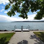 Elizabeth Vendeghaz Balatonfuzfon A Strandnal Balatonfůzfő