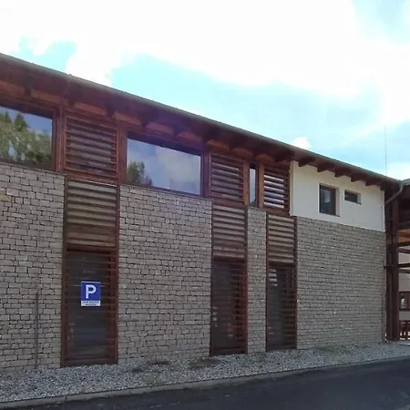 Elizabeth Vendeghaz Balatonfuzfon A Strandnal