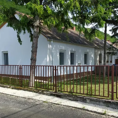 Villa Elizabeth Vendeghaz Balatonfuzfon A Strandnal Balatonfuzfo