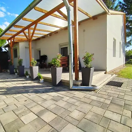 Villa Elizabeth Vendeghaz Balatonfuzfon A Strandnal Balatonfuzfo