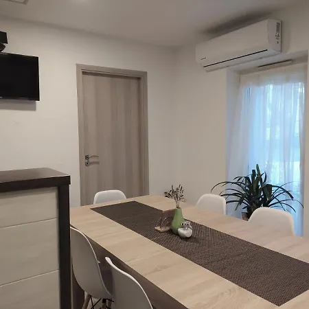 Elizabeth Vendeghaz Balatonfuzfon A Strandnal Villa *