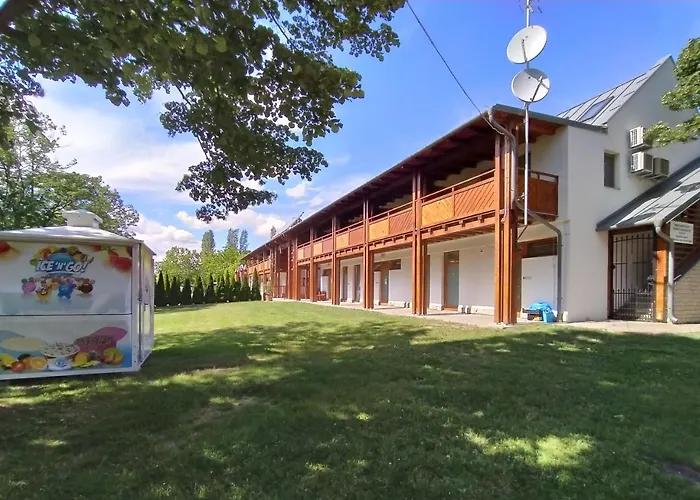 Villa Elizabeth Vendeghaz Balatonfuzfon A Strandnal *
