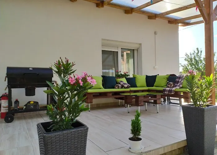 Elizabeth Vendeghaz Balatonfuzfon A Strandnal Villa *