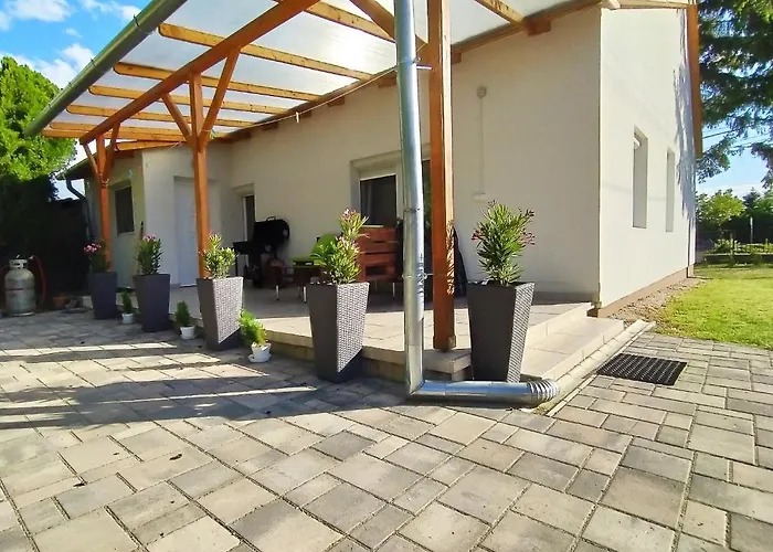 Villa Elizabeth Vendeghaz Balatonfuzfon A Strandnal Balatonfuzfo