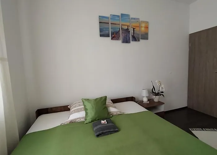 Villa Elizabeth Vendeghaz Balatonfuzfon A Strandnal Balatonfuzfo