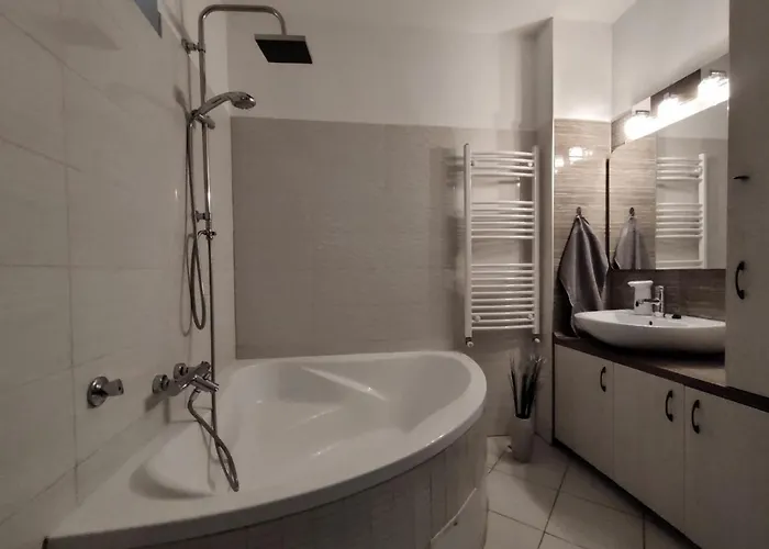 Elizabeth Vendeghaz Balatonfuzfon A Strandnal Балатонфюзфё